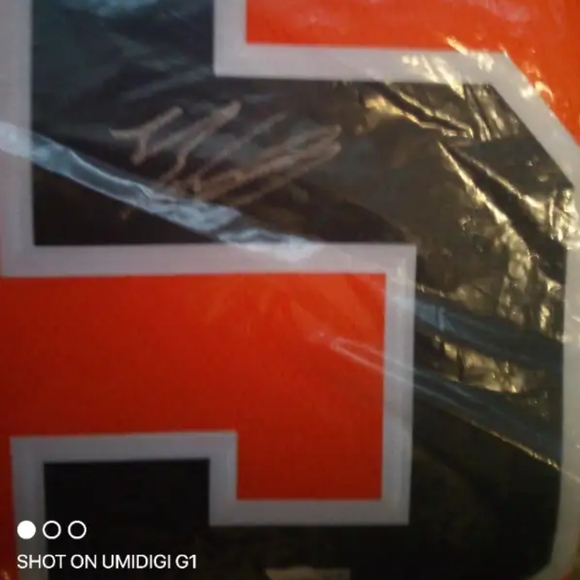 Bouchard signed jersey (still in packed seal) - Picture 4 of 4